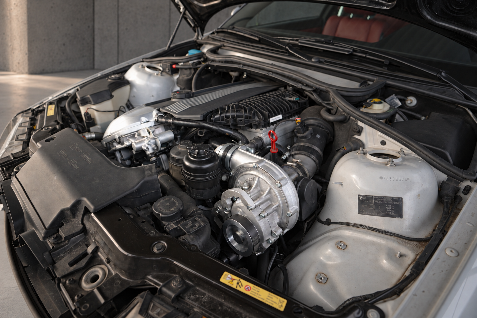 T21 Kompressorsystem im Motorraum des E46